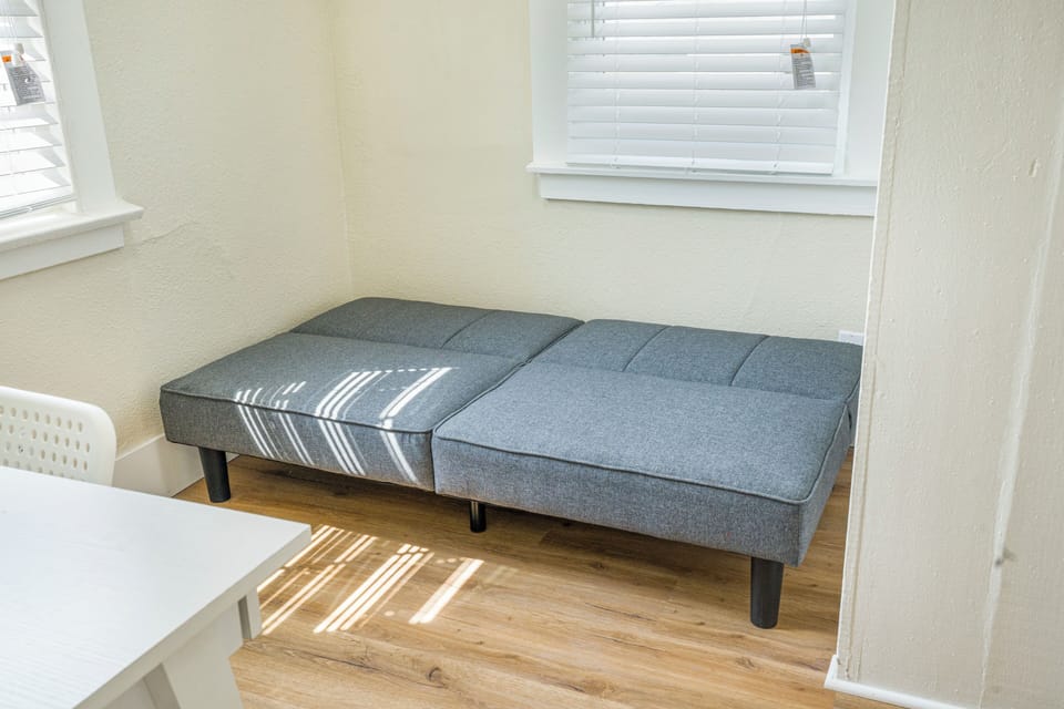 Bonus room with desk and futon