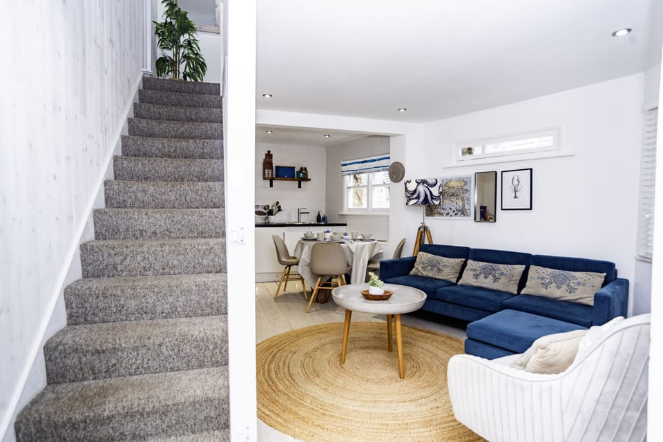 Living Room / Lounge
