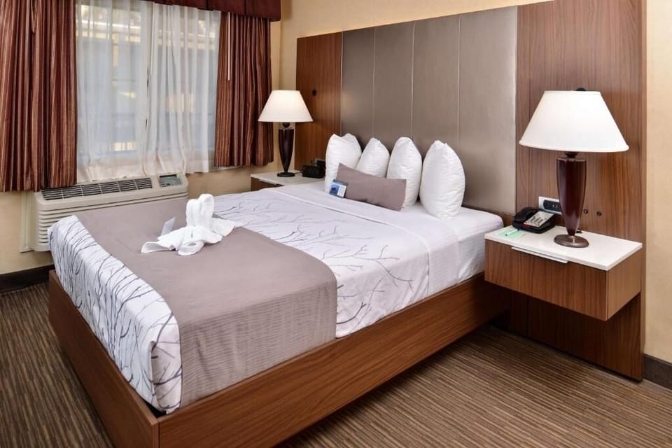 1 Queen Bed Unit