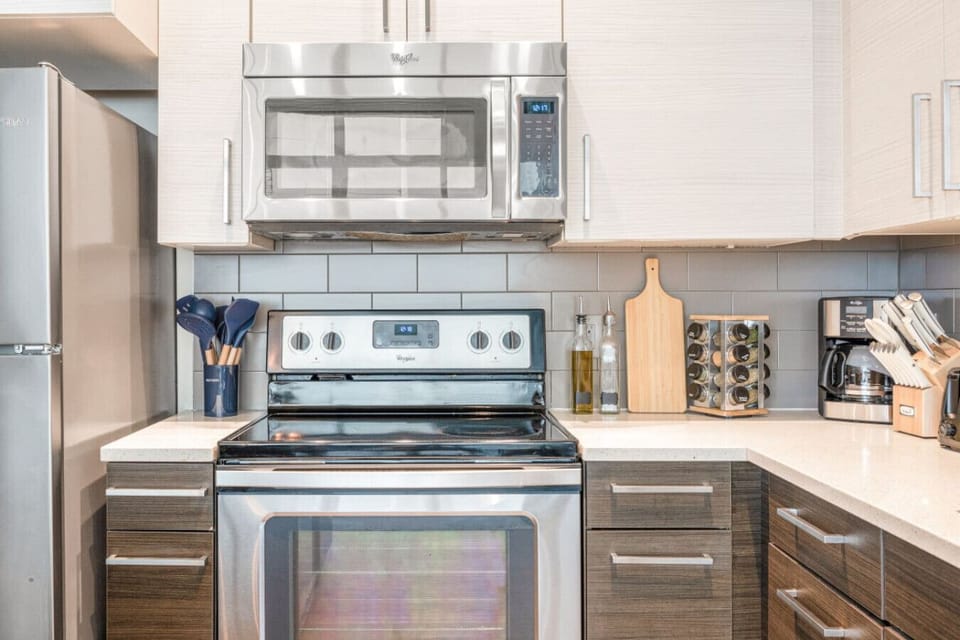 Kitchen: Whip up culinary masterpieces in this modern space with top-notch appliances and chic design!
