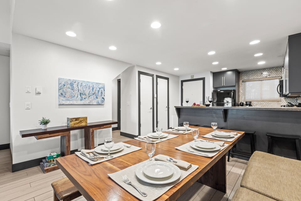 Snow Flower 126 has a dining area with seating for 8 guests.