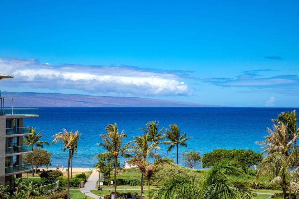     Live where others vacation—surrounded by beauty, comfort, and ease HKH-545