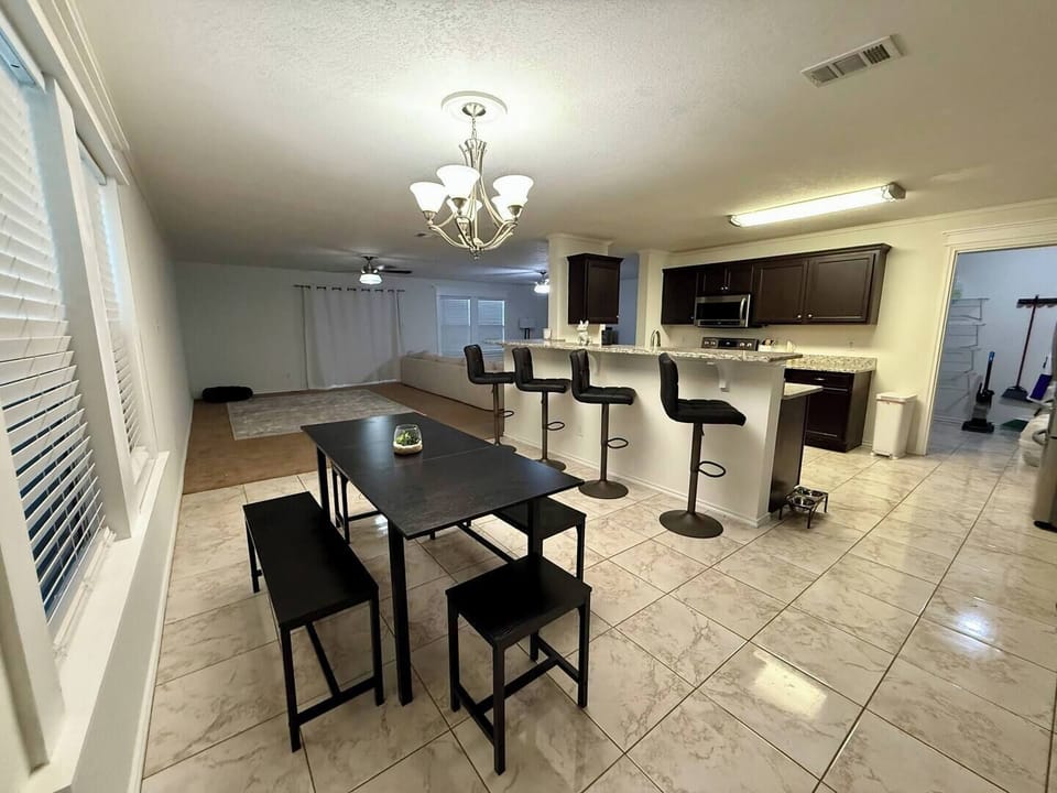 Dining/Kitchen