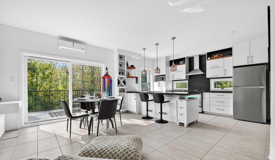 Open concept living room, kitchen and living room
