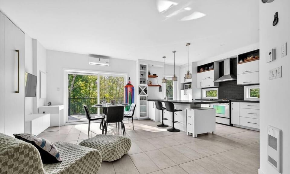 Open concept living room, kitchen and living room