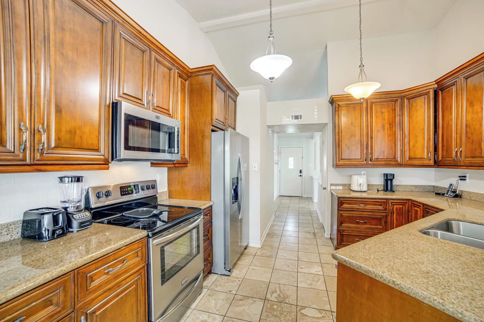 Kitchen | Keurig Coffee Maker | Dishwasher | Blender | Toaster