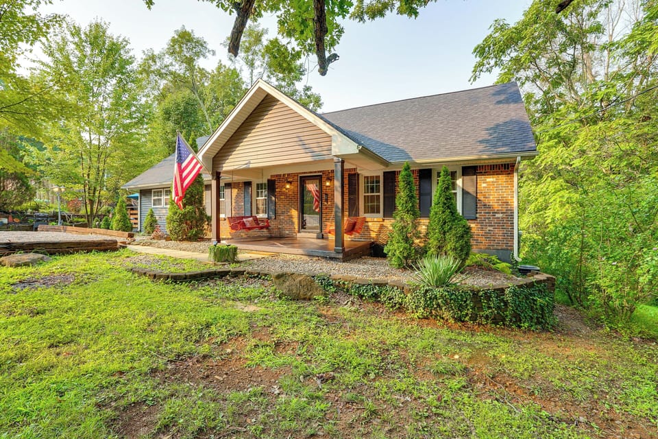 Brandenburg Vacation Rental | 2BR | 1BA | 2,000 Sq Ft | 2 Steps to Enter