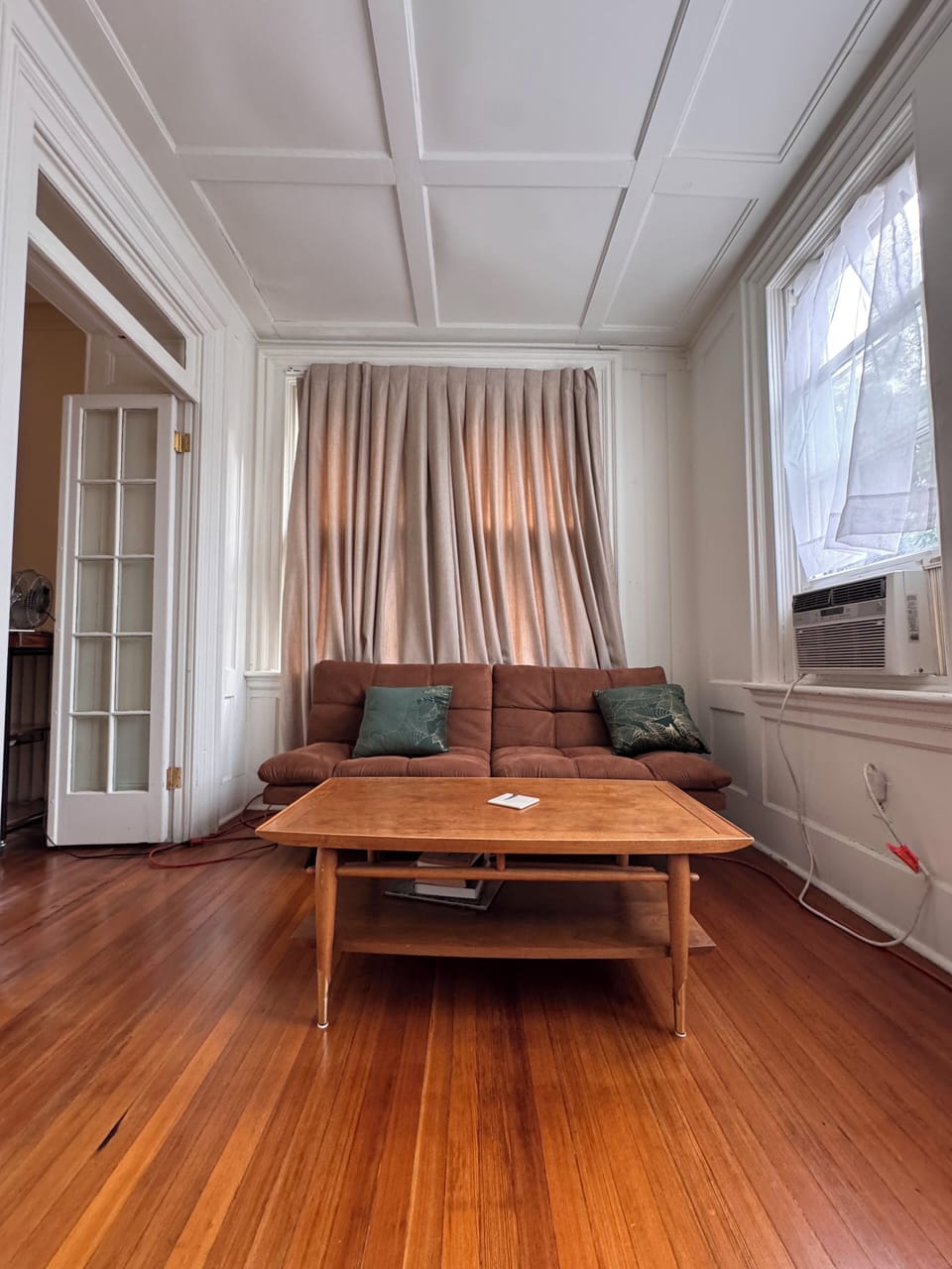 Side living room / office