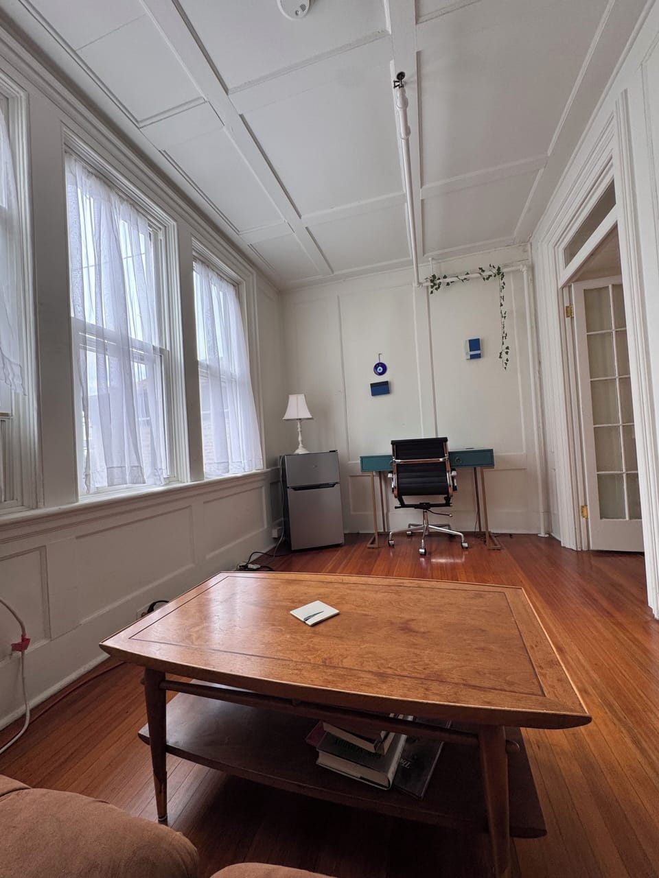 Side living room / office 