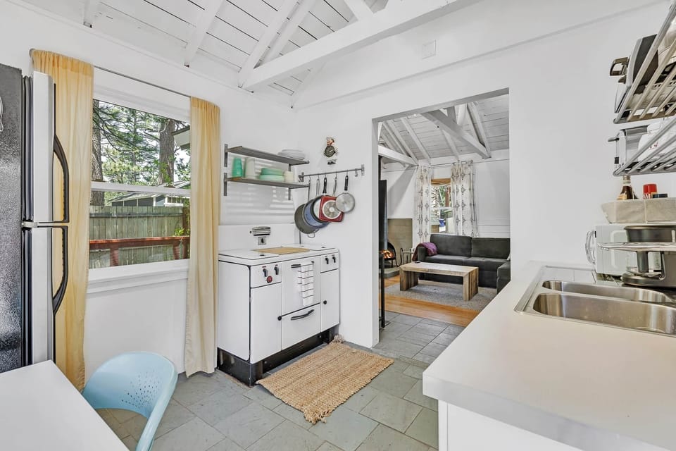 Enjoy natural light in this cozy kitchen, inspiring culinary creations with comfort and style.