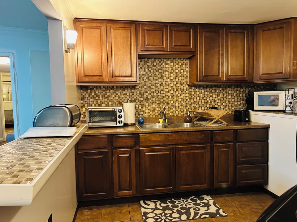 Full kitchen