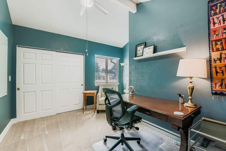 Workspace & Reading Nook | Quiet & Comfortable