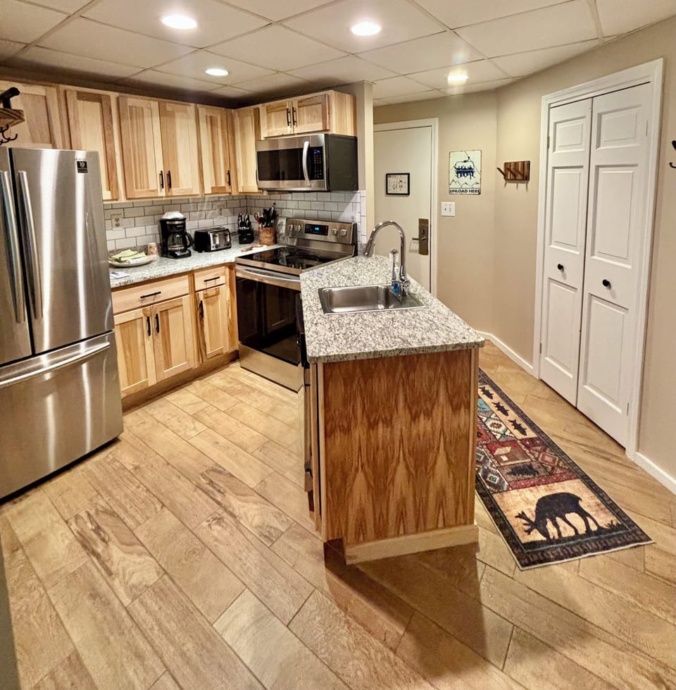 Kitchen & Hallway Closet