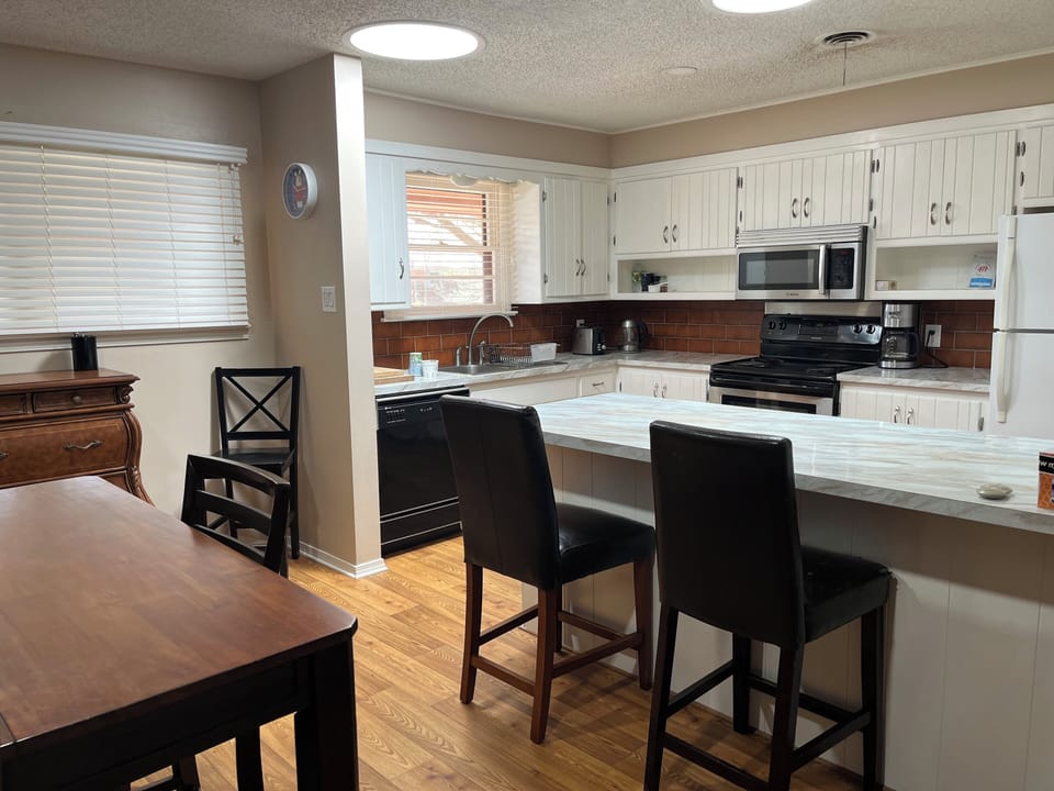 Fully equipped kitchen, ready for your favorite meals.