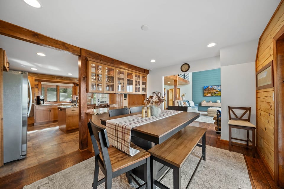 Bench Seating at the Dining Table