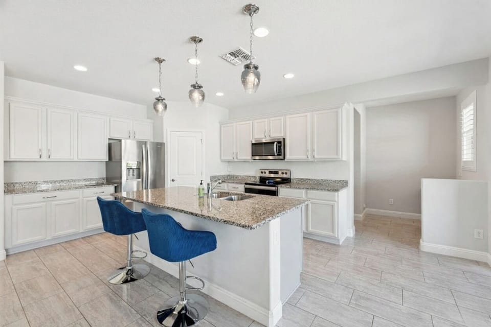 Additional two barstools at the kitchen island with plenty of room to spread out