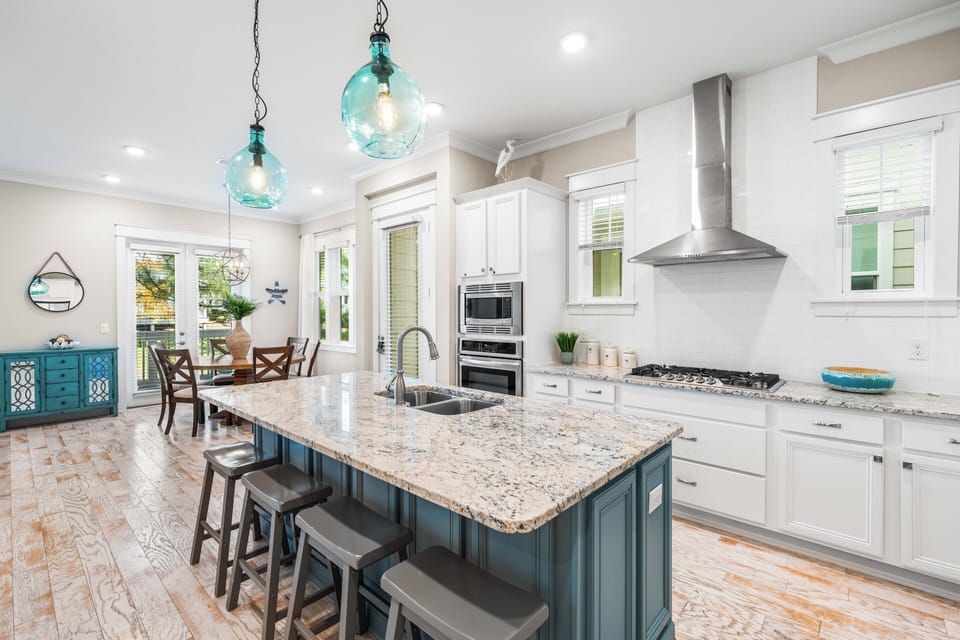 Seating for 4 at the kitchen island