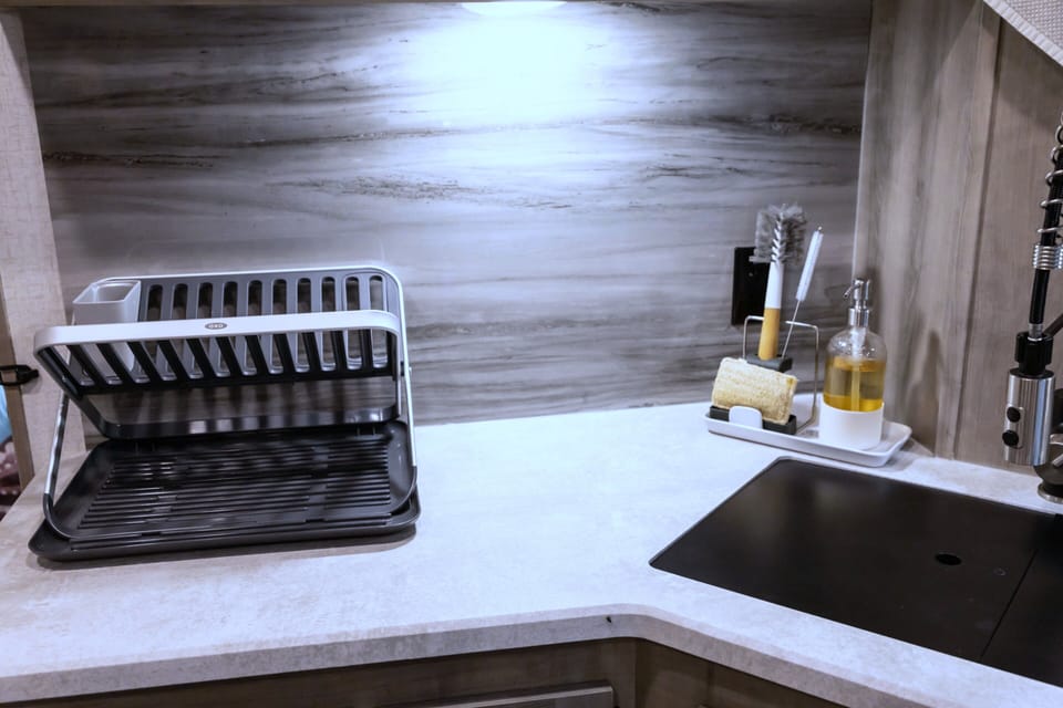 Plenty of under cabinet lighting.