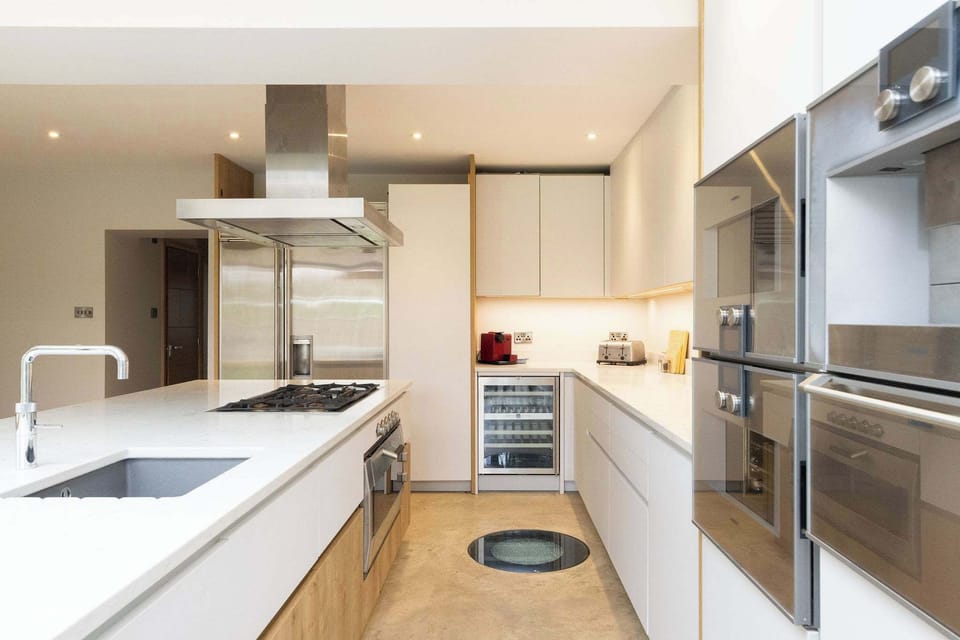 The generously sized kitchen comes fully equipped for a comfortable and convenient stay!