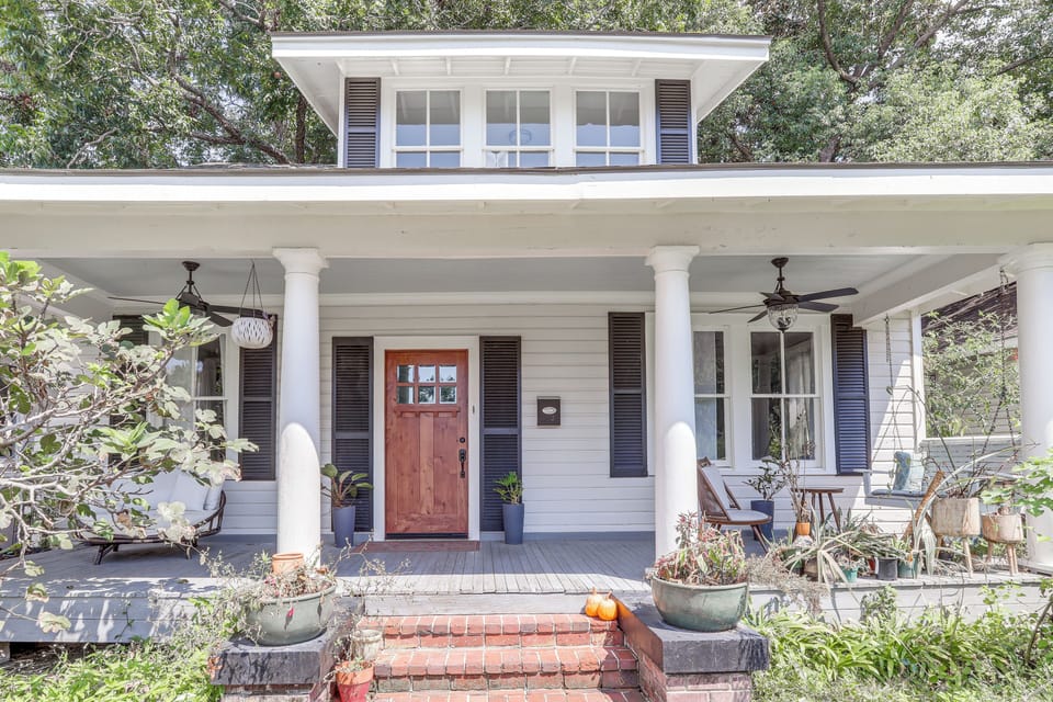 Baton Rouge Vacation Rental | 3BR | 2BA | Steps Required | 2,179 Sq Ft