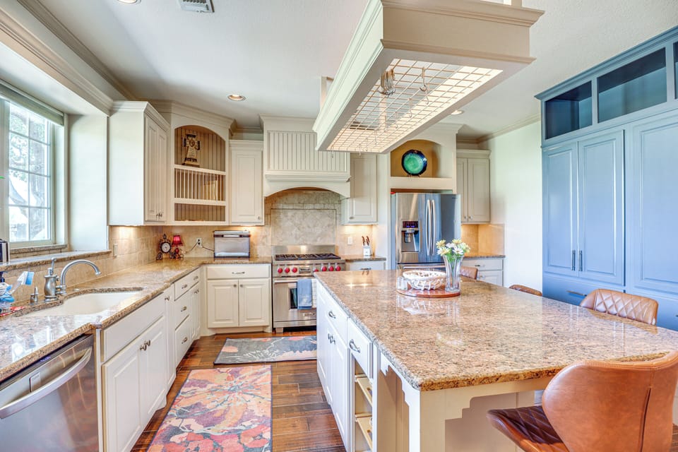 Kitchen | Trash Bags/Paper Towels | 1st Floor