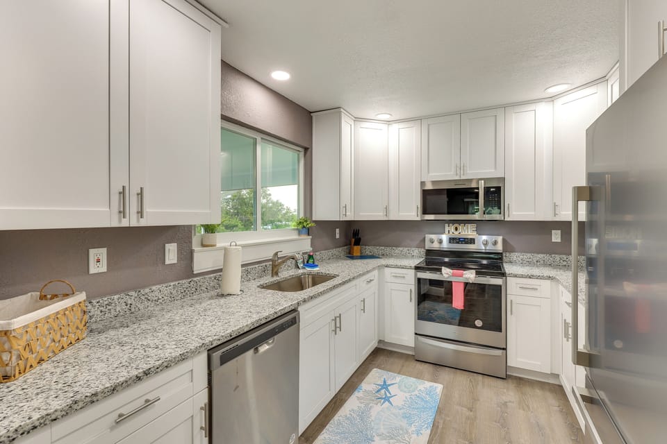 Kitchen | 2nd Floor | Blender | Toaster | Cooking Basics