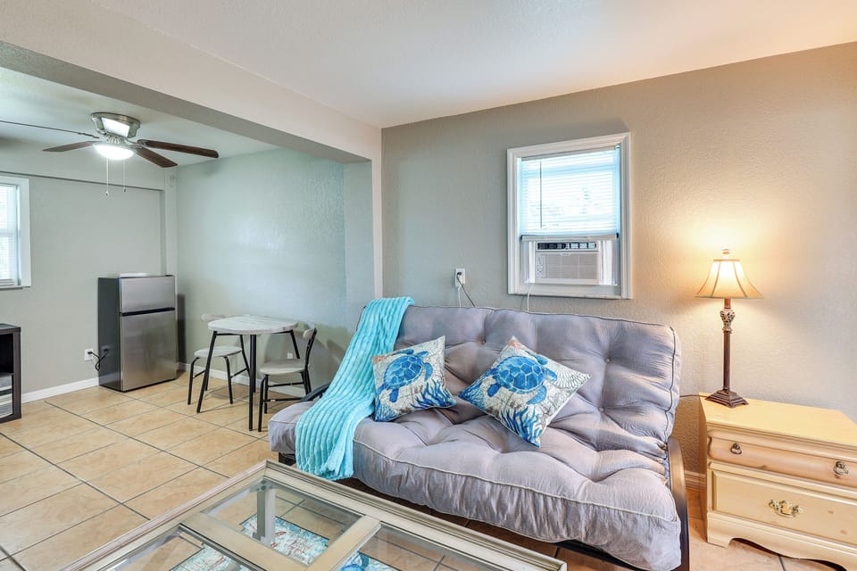 Den | 1st Floor | Queen Futon