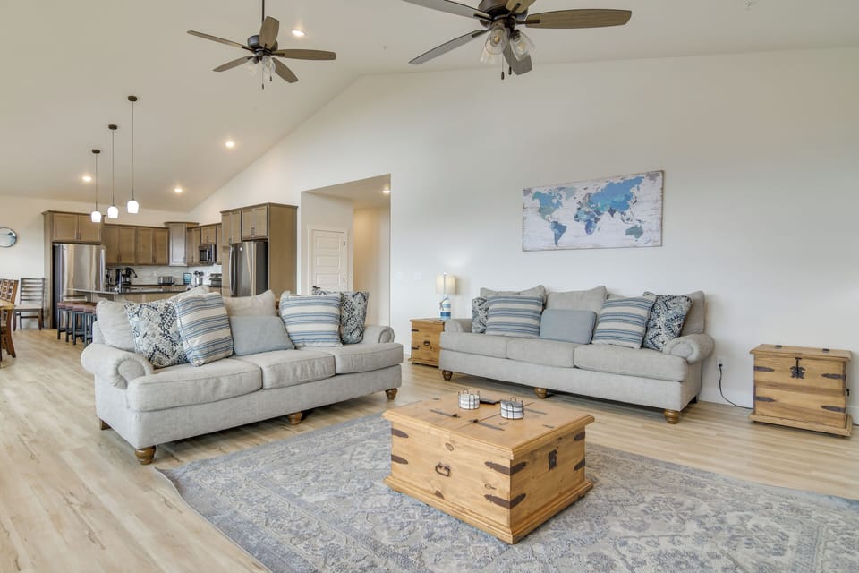 Living Room | Smart TV | Fireplace | Main Level