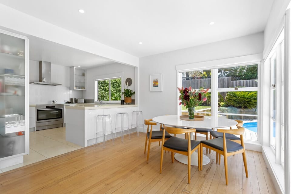 Open plan kitchen dining