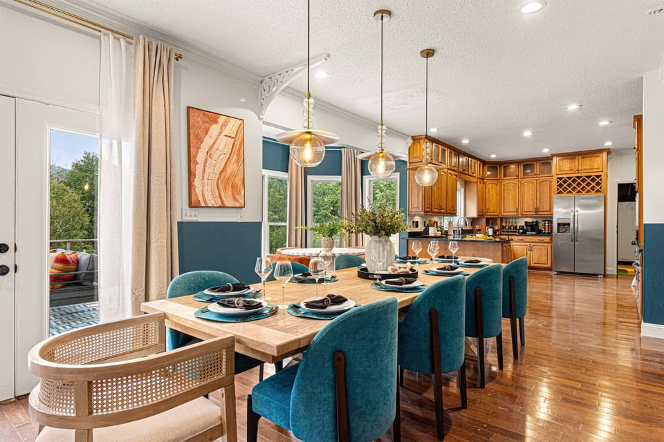 Elevated family dining with views—ample seating for group feasts or relaxed breakfasts in the mountains.