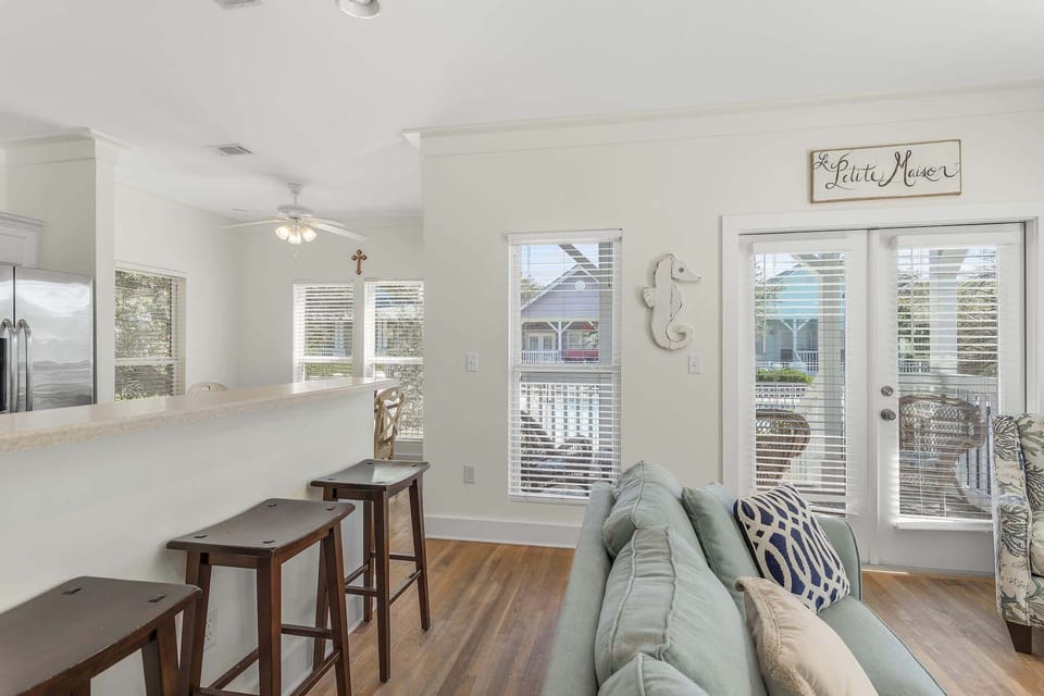 Open Floor Concept Kitchen + Living Room Area ! 