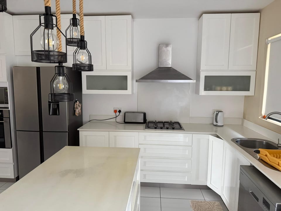full kitchen 