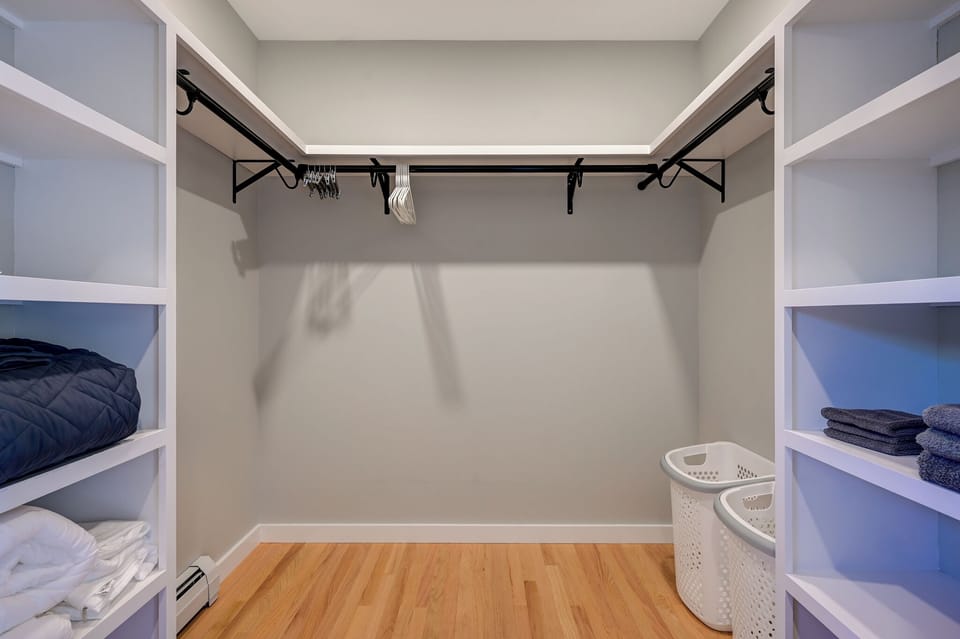 Primary suite closet