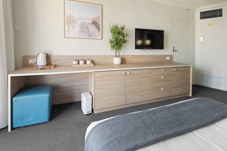 A minibar nook with a hot water kettle and crockery is ideal for preparing light bites or a calming cup of tea before heading out to explore the coast.
