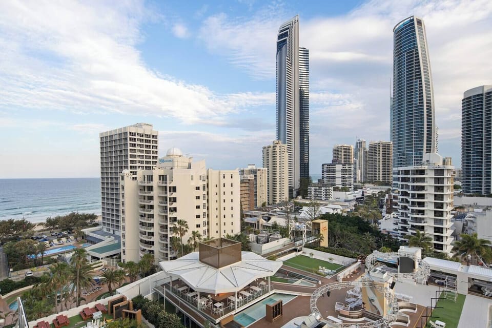 Step out onto your private balcony to soak in panoramic views stretching from Surfers Paradise’s vibrant skyline to glimmering ocean glimpses.