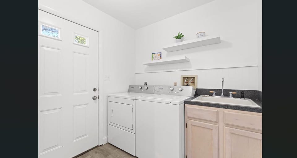 Washer/Dryer with sink