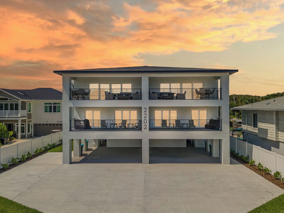 Welcome to Flip Flop Living NSB!