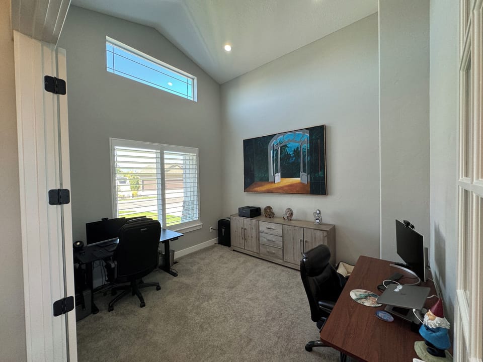 Office with 2 work desks