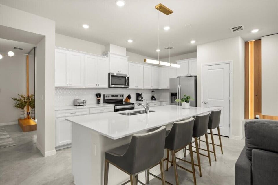 16192 Palm Frond Ave (5).jpg