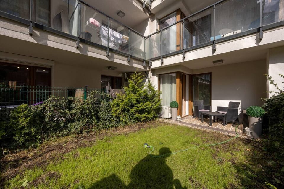 Private Terrace | Book Now with RENTUJEMY.COM