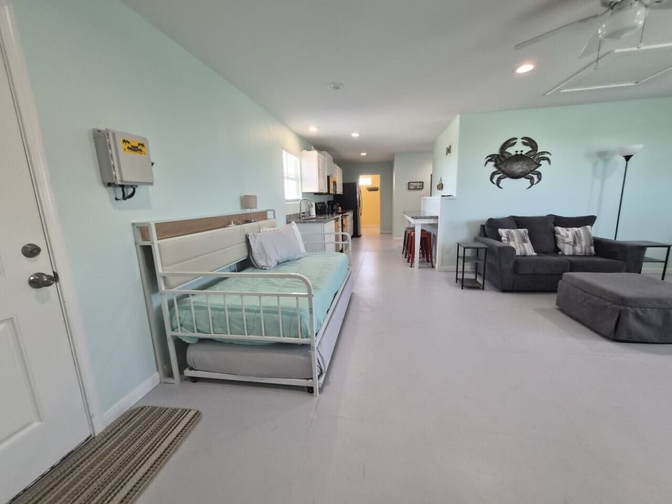 Living Room Day-Bed and Trundle