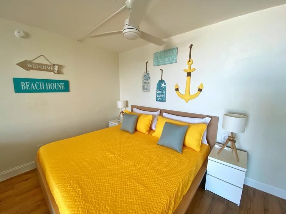 Breathtaking views and comfy king bed.