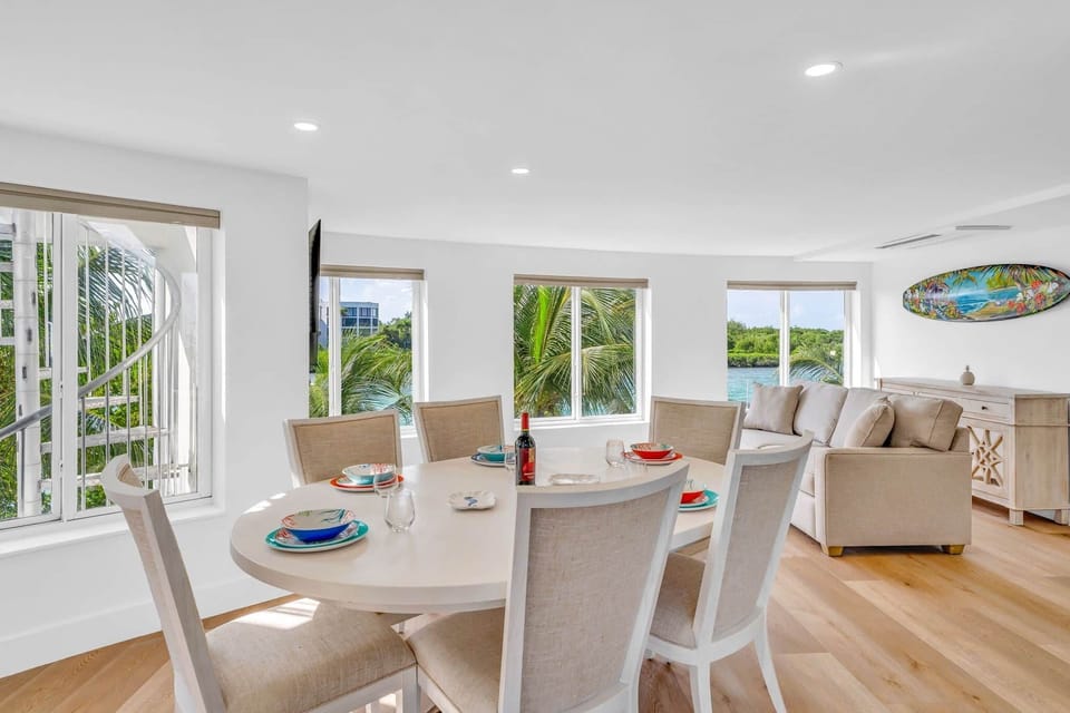 Second floor dining area
