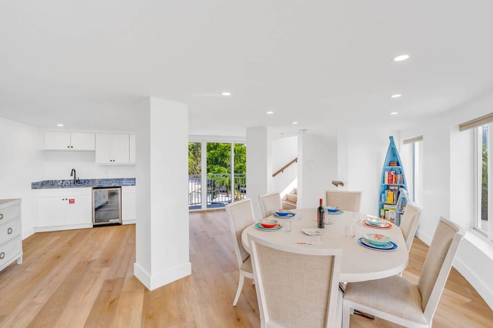 Second floor kitchenette and dining table