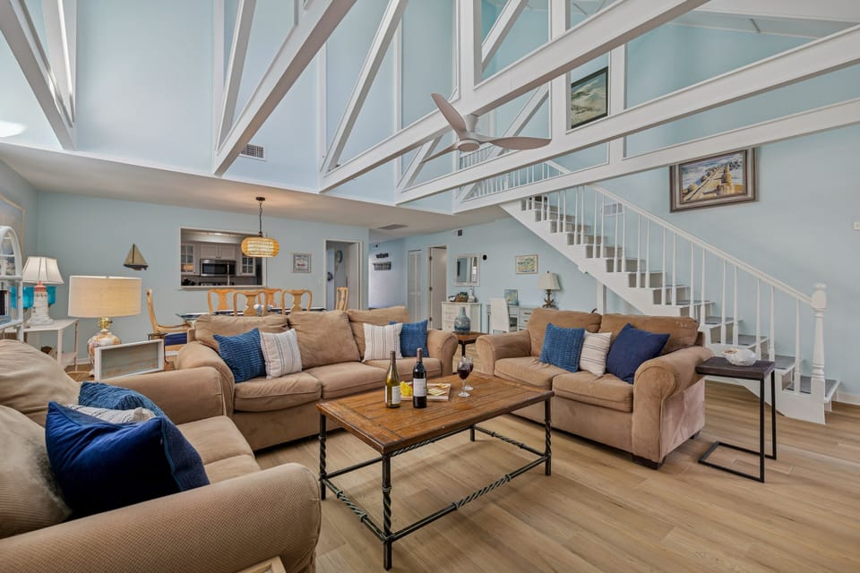 HOST & HOME presents 536 Queen's Grant! Situated in Queen's Grant Community of renown Palmetto Dunes, this two-story PET-FRIENDLY hideaway for up to 12 guests