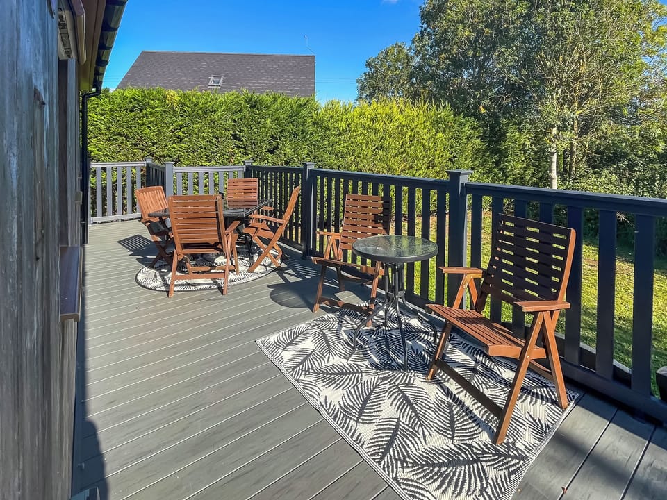 Decking | James Ville Marina - Hazel - James Villa Marina, Brigg