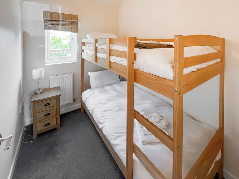 Bunk bedroom | James Ville Marina - Hazel - James Villa Marina, Brigg