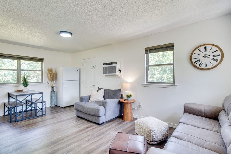 Sallisaw Vacation Rental | 2BR | 1BA | 700 Sq Ft | 3 Steps to Enter