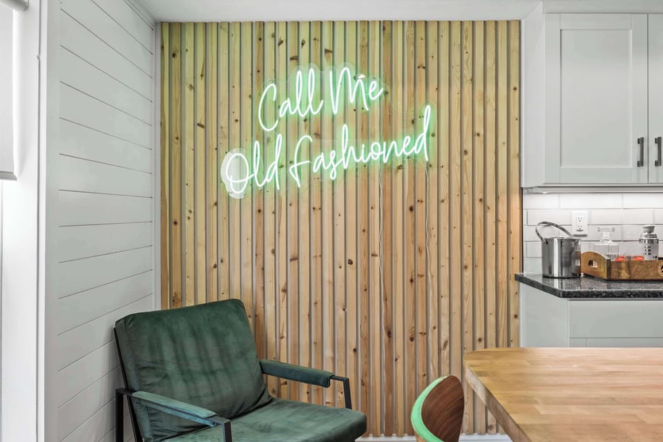 A warm welcome with a dash of old-fashioned flair. 