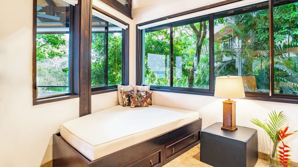 Cozy daybed, perfect for watching TV or sleeping